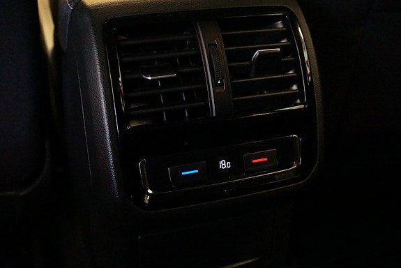 Volkswagen Passat 27 of 30