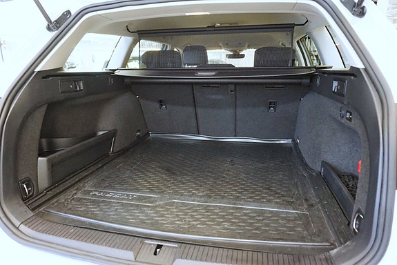 Volkswagen Passat 30 of 30