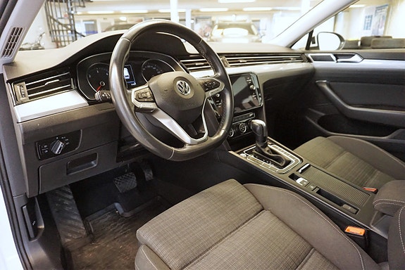 Volkswagen Passat 10 of 30