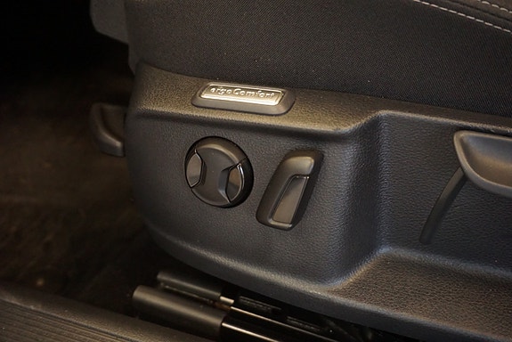 Volkswagen Passat 12 of 30