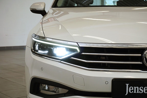 Volkswagen Passat 3 of 30