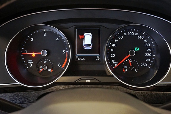 Volkswagen Passat 15 of 30