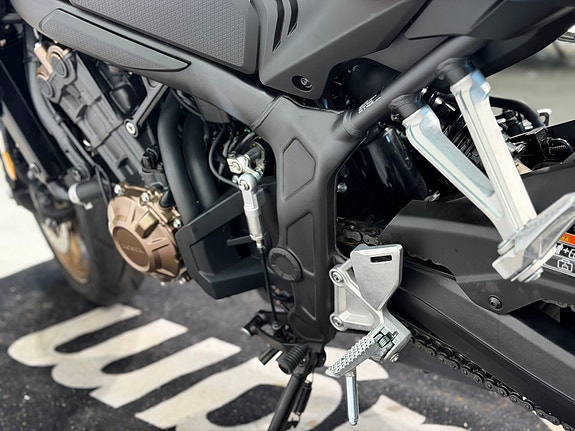Honda CB 650 R 11 of 23