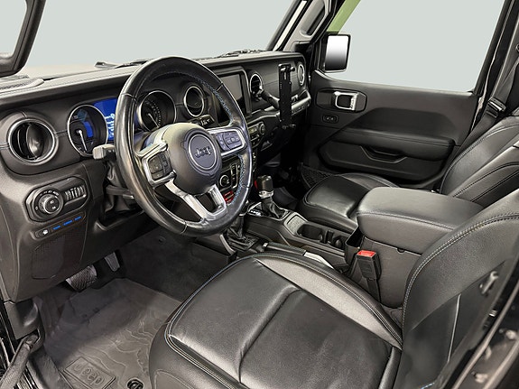 Jeep Wrangler 17 of 30