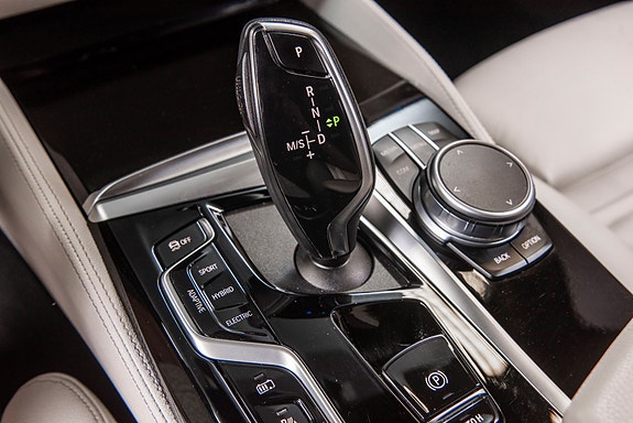 BMW 530e 15 of 30