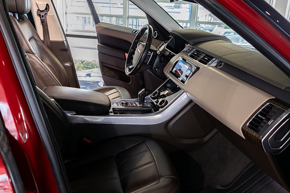 Land Rover Range Rover Sport 16 of 21