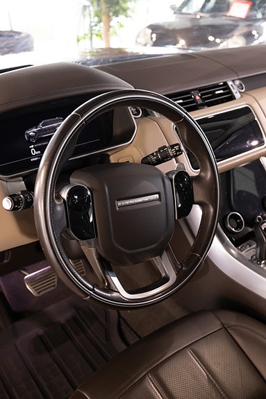 Land Rover Range Rover Sport 14 of 21