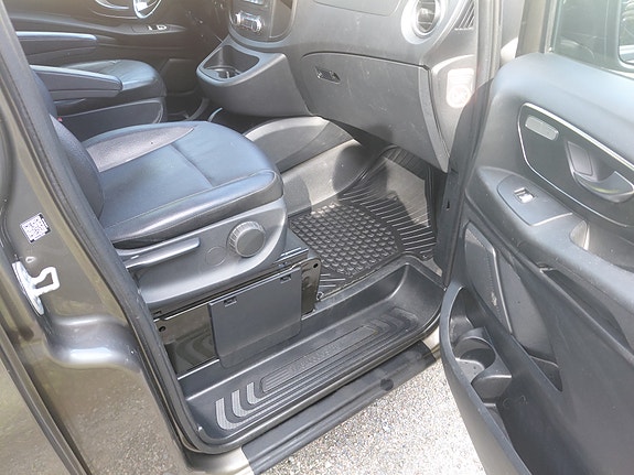 Mercedes-Benz Vito 119 13 of 30
