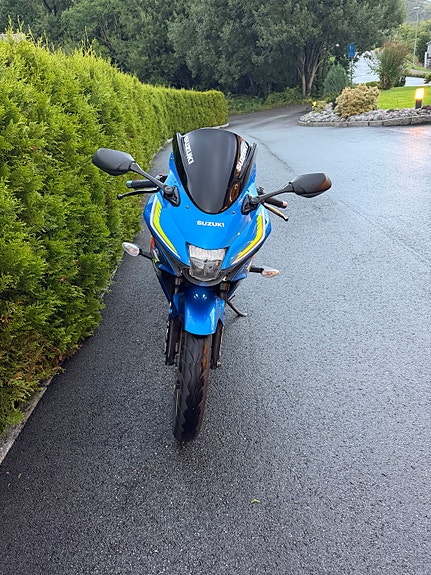 Suzuki GSX-R 125 2 of 12