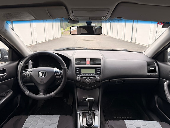 Honda Accord 17 of 27