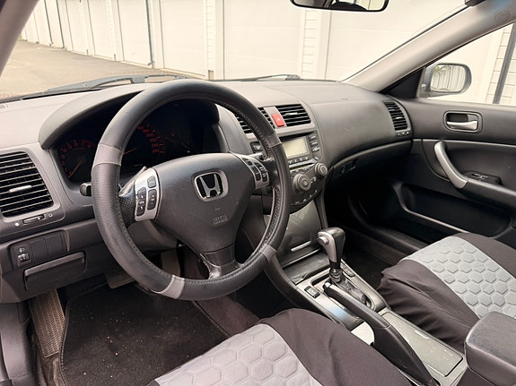 Honda Accord 9 of 27