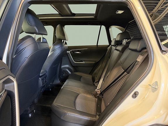 Toyota RAV4 11 of 30