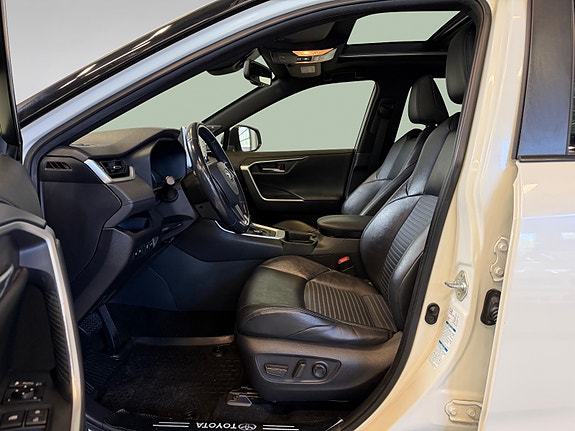 Toyota RAV4 9 of 30