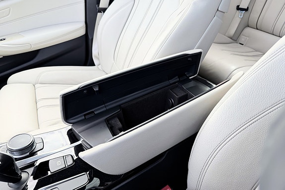 BMW 540i 27 of 30