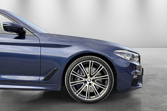 BMW 540i 12 of 30
