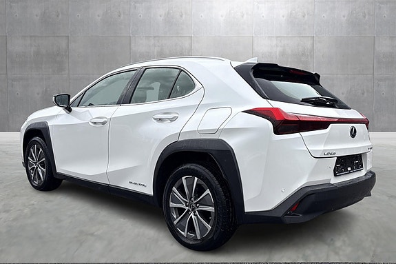Lexus UX300e 3 of 12