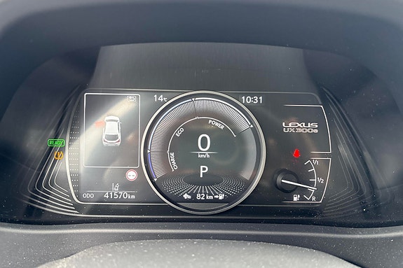 Lexus UX300e 7 of 12