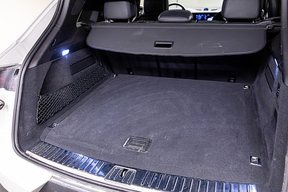Porsche Cayenne 13 of 30