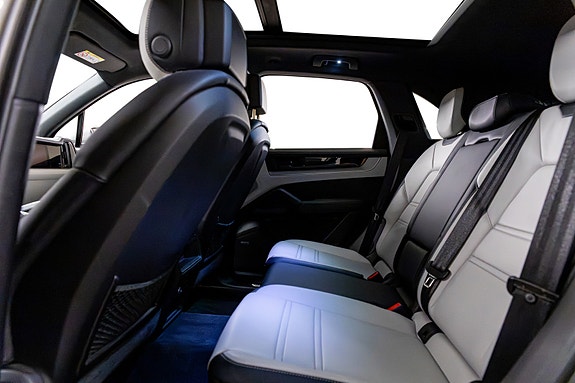 Porsche Cayenne 5 of 30