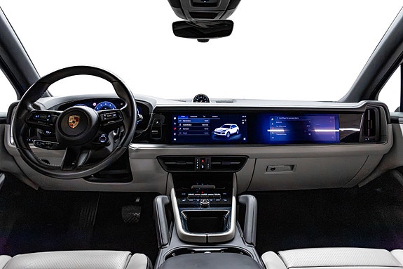 Porsche Cayenne 4 of 30