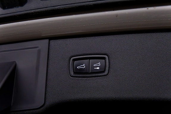 Porsche Cayenne 14 of 30