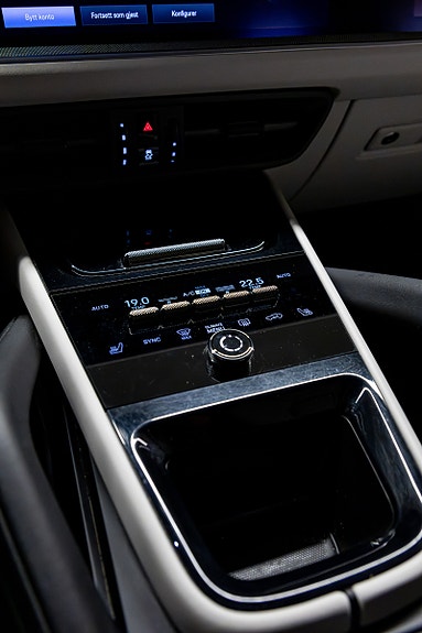 Porsche Cayenne 26 of 30