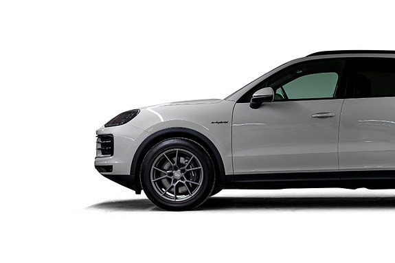 Porsche Cayenne 9 of 30