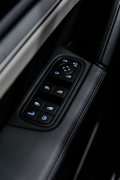 Porsche Cayenne 20 of 30