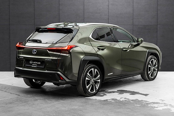 Lexus UX250h 5 of 28