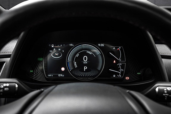 Lexus UX250h 19 of 28