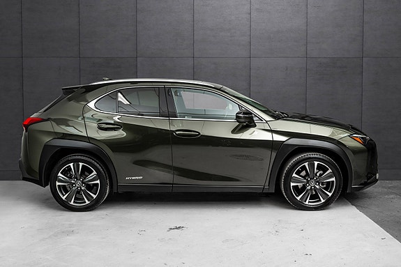 Lexus UX250h 6 of 28