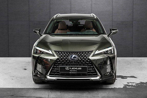 Lexus UX250h 8 of 28