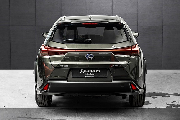 Lexus UX250h 4 of 28