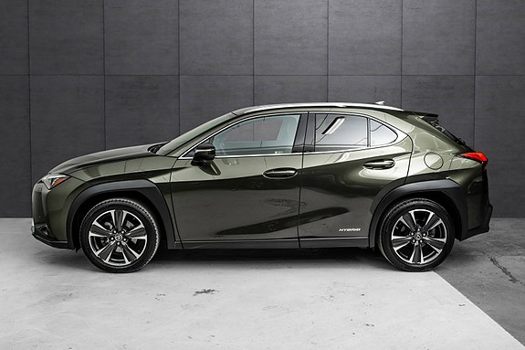 Lexus UX250h 2 of 28