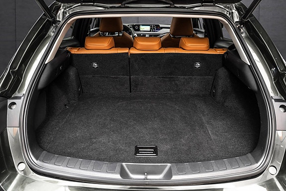 Lexus UX250h 27 of 28