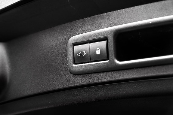 Lexus UX250h 28 of 28