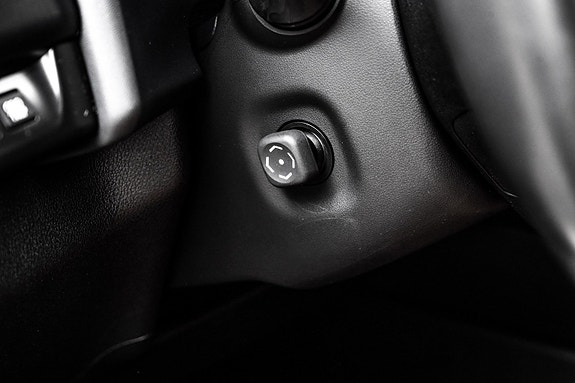 Lexus UX250h 20 of 28
