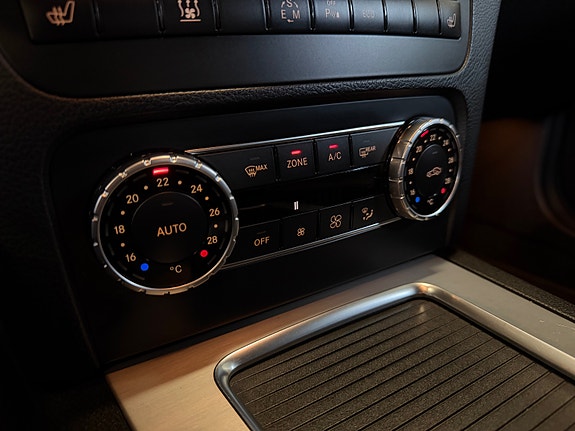 Mercedes-Benz GLK220 22 of 30