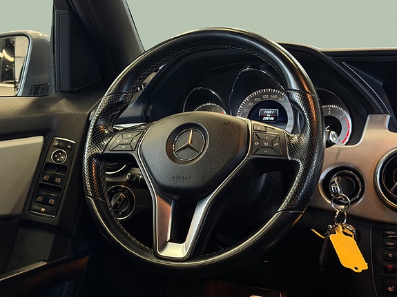 Mercedes-Benz GLK220 16 of 30