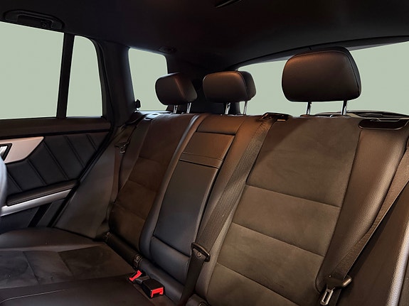 Mercedes-Benz GLK220 13 of 30