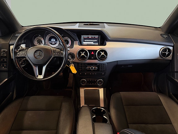 Mercedes-Benz GLK220 14 of 30