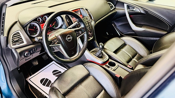 Opel Astra 12 of 30