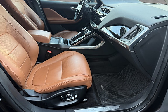 Jaguar I-PACE 11 of 23