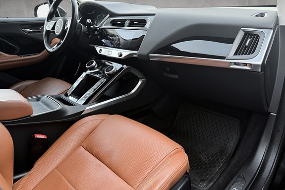 Jaguar I-PACE 12 of 23