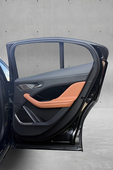 Jaguar I-PACE 21 of 23