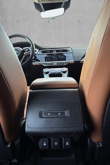 Jaguar I-PACE 16 of 23