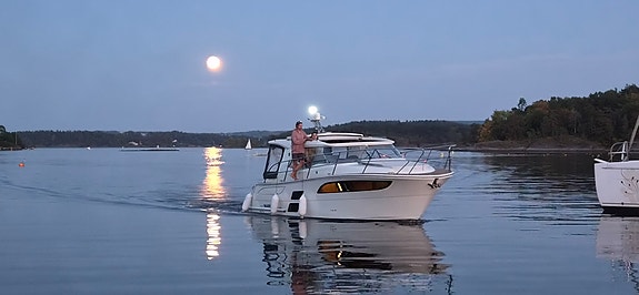 2023 - Marex 310 Sun Cruiser - VP D6-380 DPI - skipsreg! 7 of 12