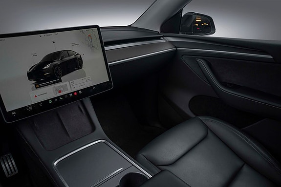 Tesla Model Y 15 of 25