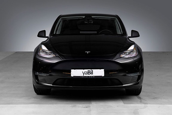 Tesla Model Y 3 of 25