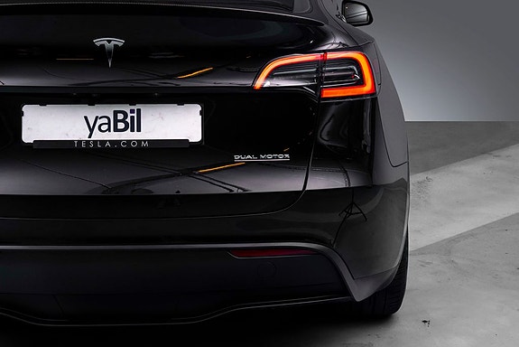 Tesla Model Y 8 of 25